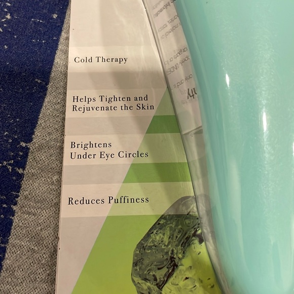 NIB Face & Body ice roller - Picture 2 of 6